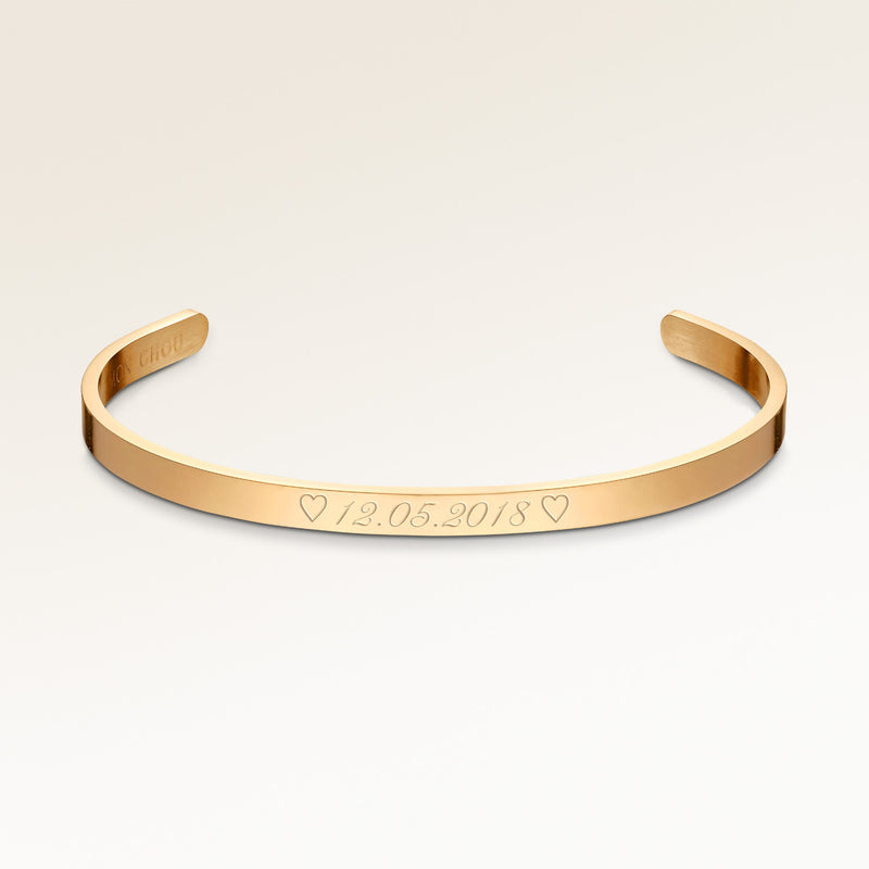 Bangle armband i guld med blank utsida, plats för personlig gravyr