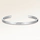 Bangle armbånd i sølv med indgraverede initialer og hjerter på ydersiden – personlig indgravering