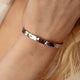 Personligt bangle silverarmband med plats för gravyr av text eller koordinater