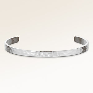 Bangle armbånd i guld og sølv med blank yderside og bølget overflade, plads til personlig indgravering