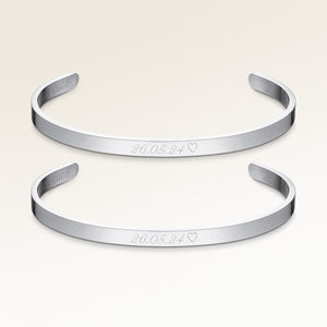 Pararmband, par av två bar armband i silver med personlig gravyr, från Mon Chou