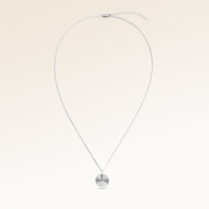 Hela runt halsband i silver helt utlagt med fin justerbar silverkedja och minimalistiskt berlock för personlig gravyr