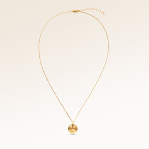 Hela runt halsband i guld helt utlagt med fin justerbar guldkedja och minimalistiskt berlock för personlig gravyr